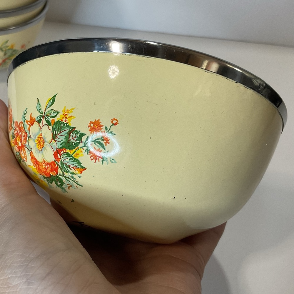 Vintage Kitchenmate MCM cream & orange floral enamel dessert bowls 4.5” - Picture 9 of 15